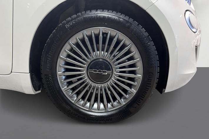 Hvid Fiat 500e fra 2022