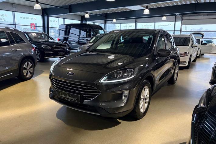 Grå Ford Kuga fra 2021 set udefra