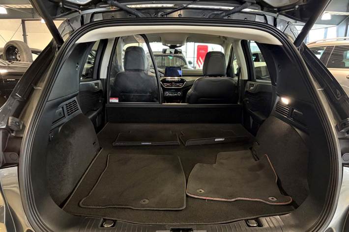 Grå Ford Kuga fra 2021