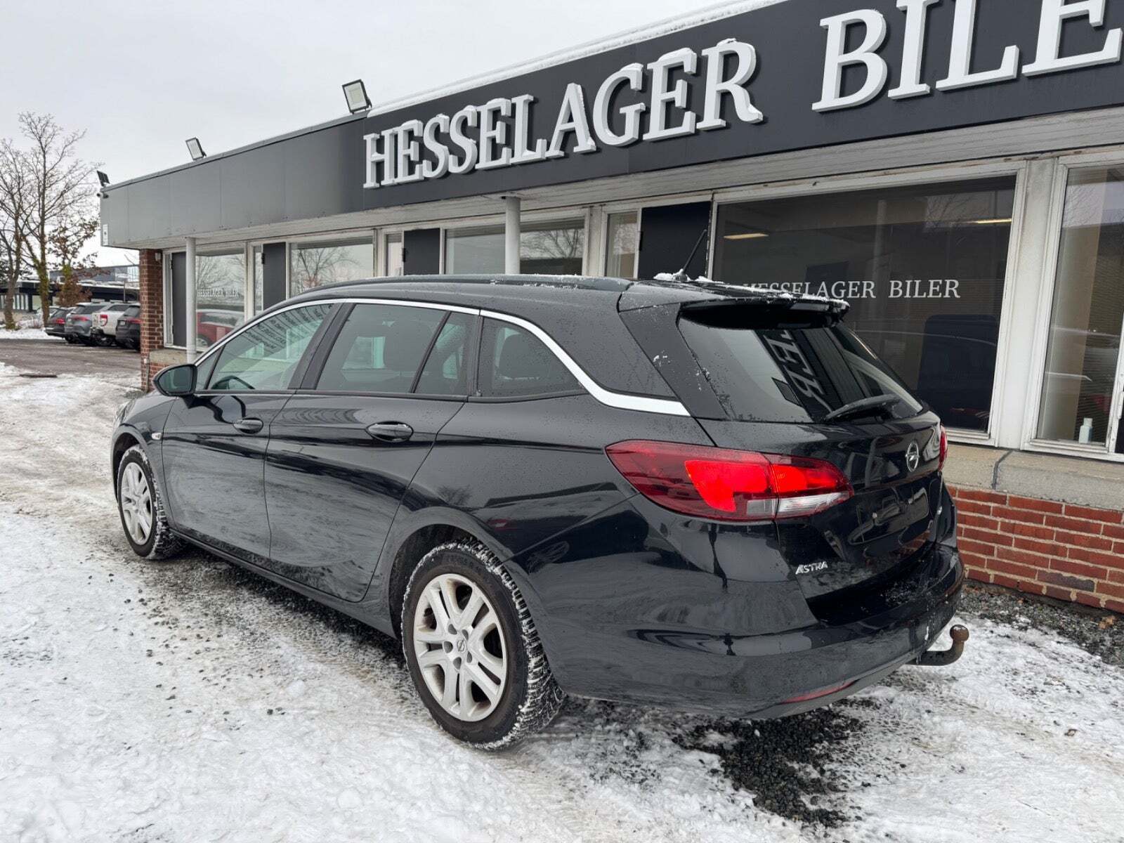Sort Opel Astra fra 2016