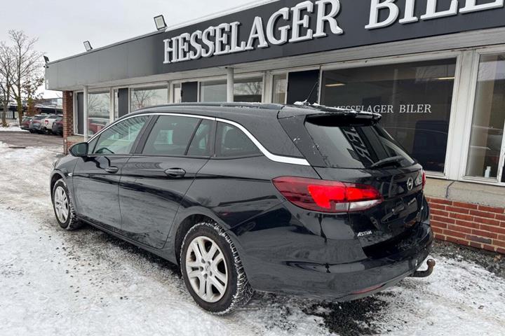 Sort Opel Astra fra 2016