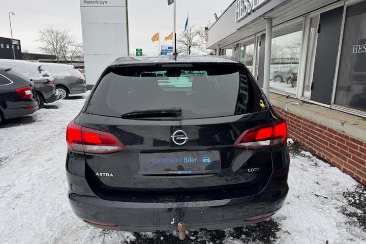 Sort Opel Astra fra 2016