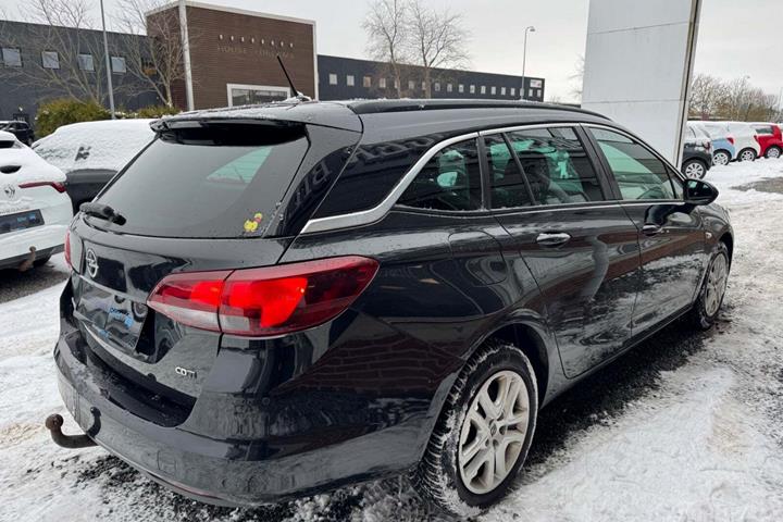Sort Opel Astra fra 2016