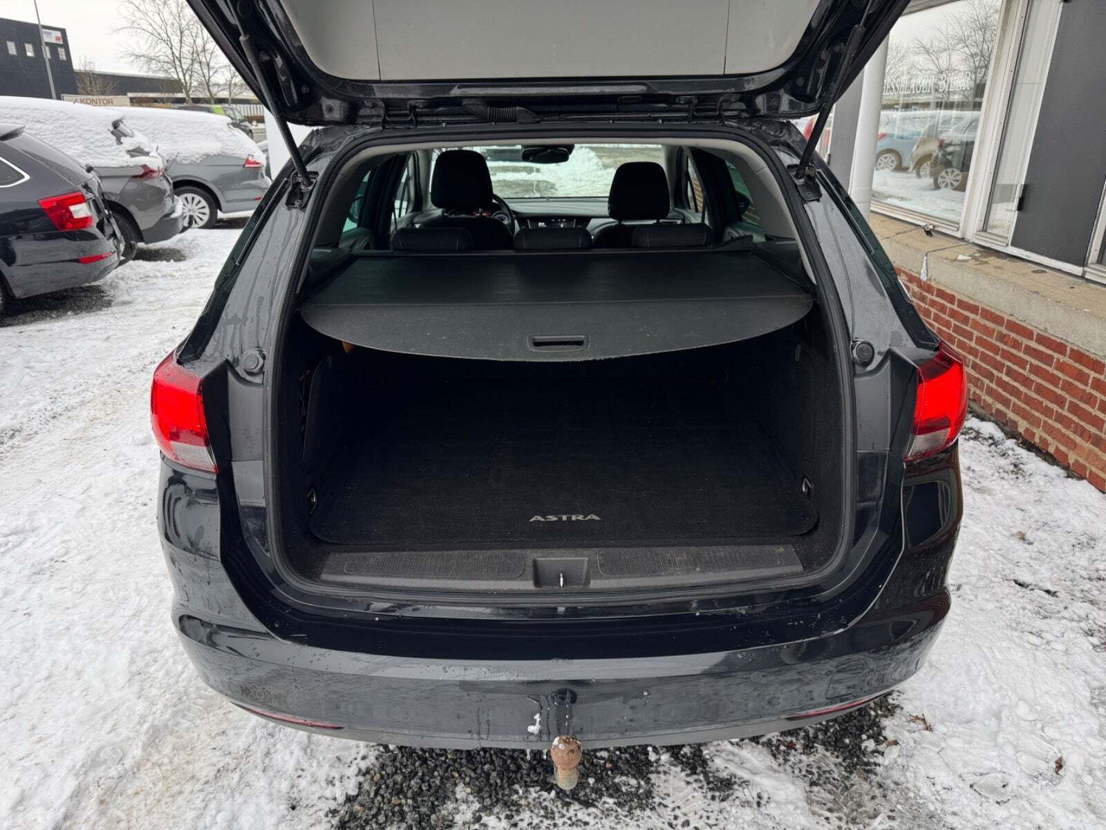 Sort Opel Astra fra 2016
