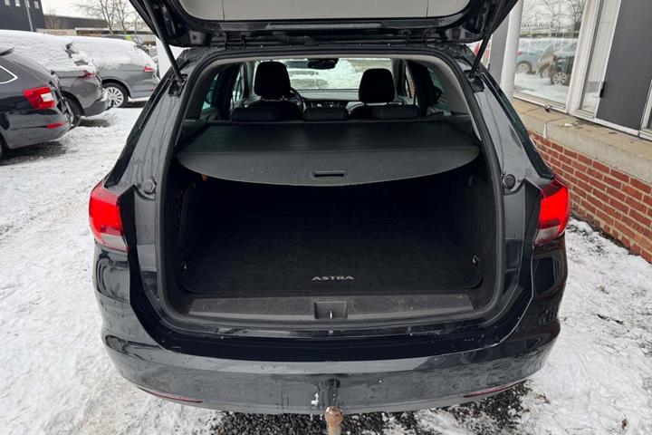 Sort Opel Astra fra 2016