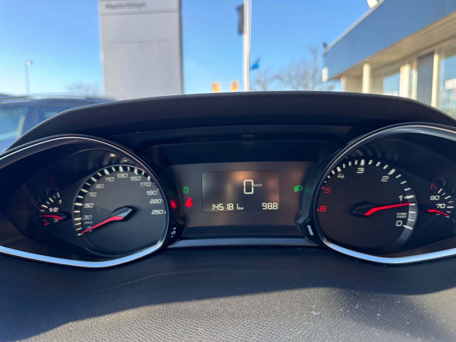 Sort Peugeot 308 fra 2017