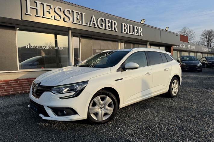 Hvid Renault Megane IV fra 2016 set udefra