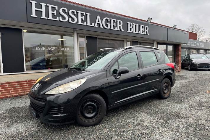 Sort Peugeot 207 fra 2011 set udefra