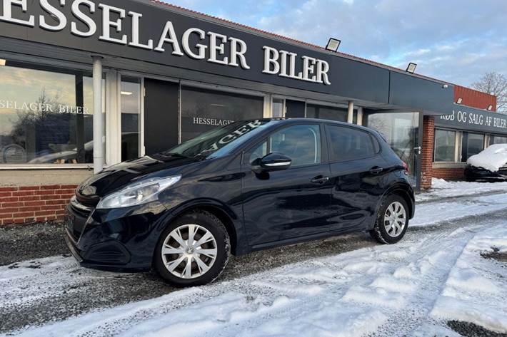Sort Peugeot 208 fra 2017 set udefra
