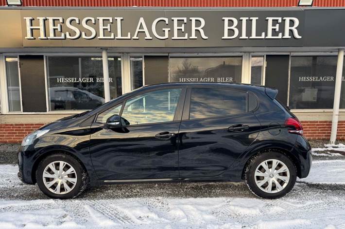 Sort Peugeot 208 fra 2017