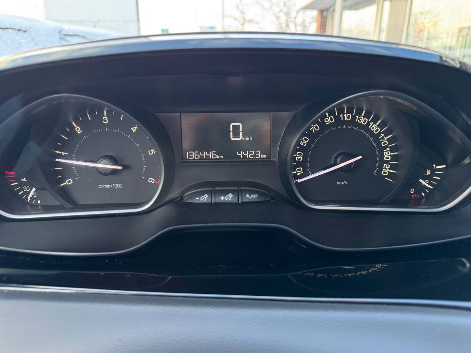 Sort Peugeot 208 fra 2017