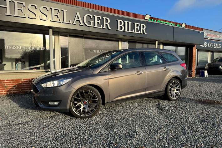Sølv Ford Focus fra 2016 set udefra