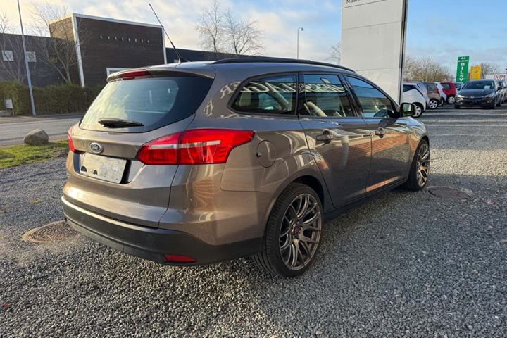 Sølv Ford Focus fra 2016