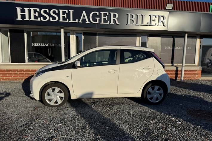 Hvid Toyota Aygo fra 2015