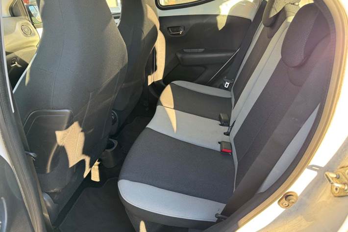 Hvid Toyota Aygo fra 2015