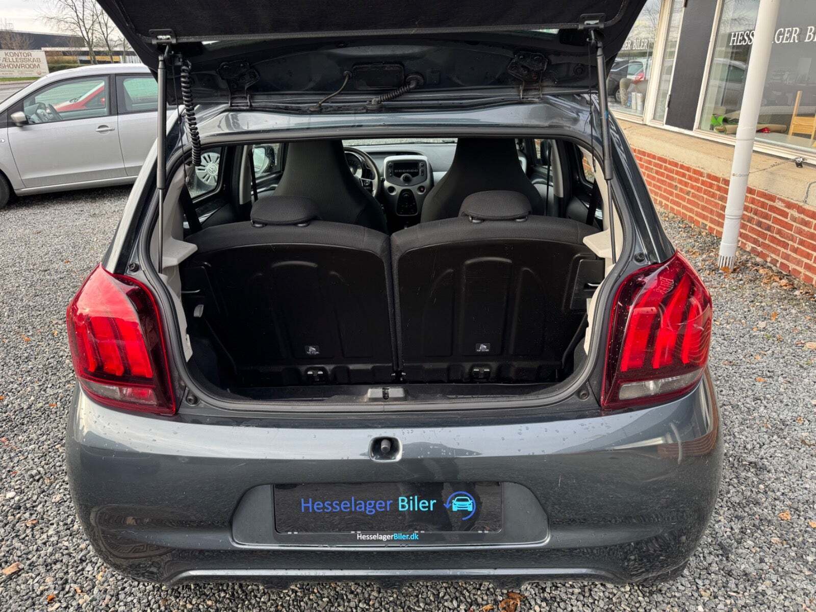 Grå Peugeot 108 fra 2017