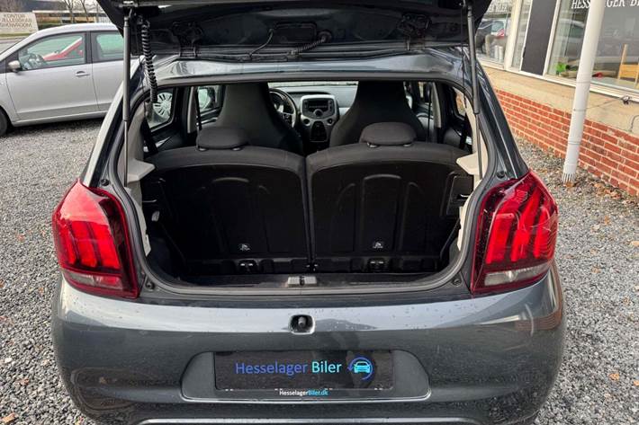 Grå Peugeot 108 fra 2017