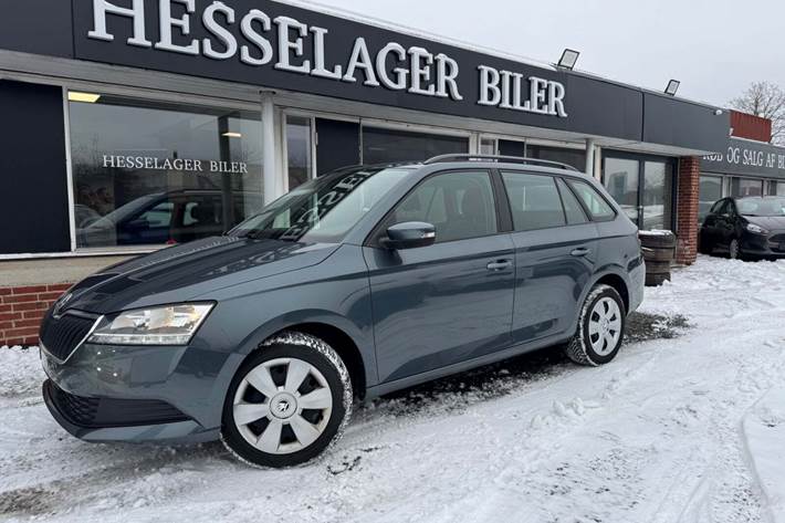 Grå Skoda Fabia fra 2020 set udefra