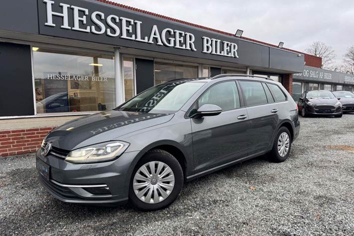 Grå VW Golf VII fra 2018 set udefra