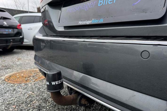 Grå VW Golf VII fra 2018