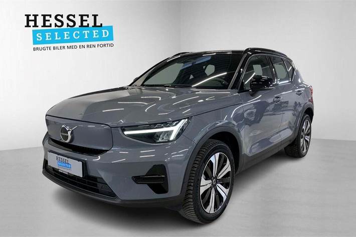 Grå Volvo XC40 fra 2023 set udefra