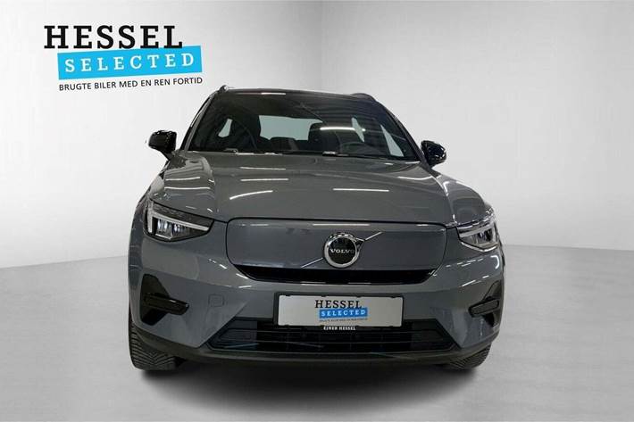 Grå Volvo XC40 fra 2023
