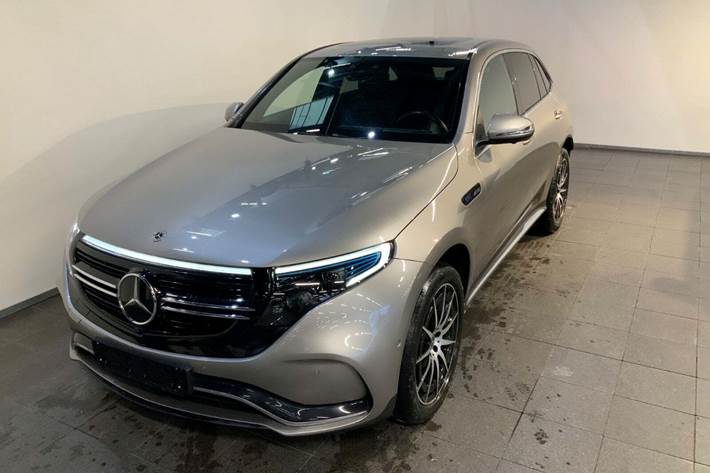 Sølv Mercedes EQC400 fra 2020 set udefra