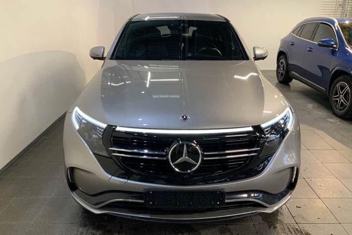Sølv Mercedes EQC400 fra 2020