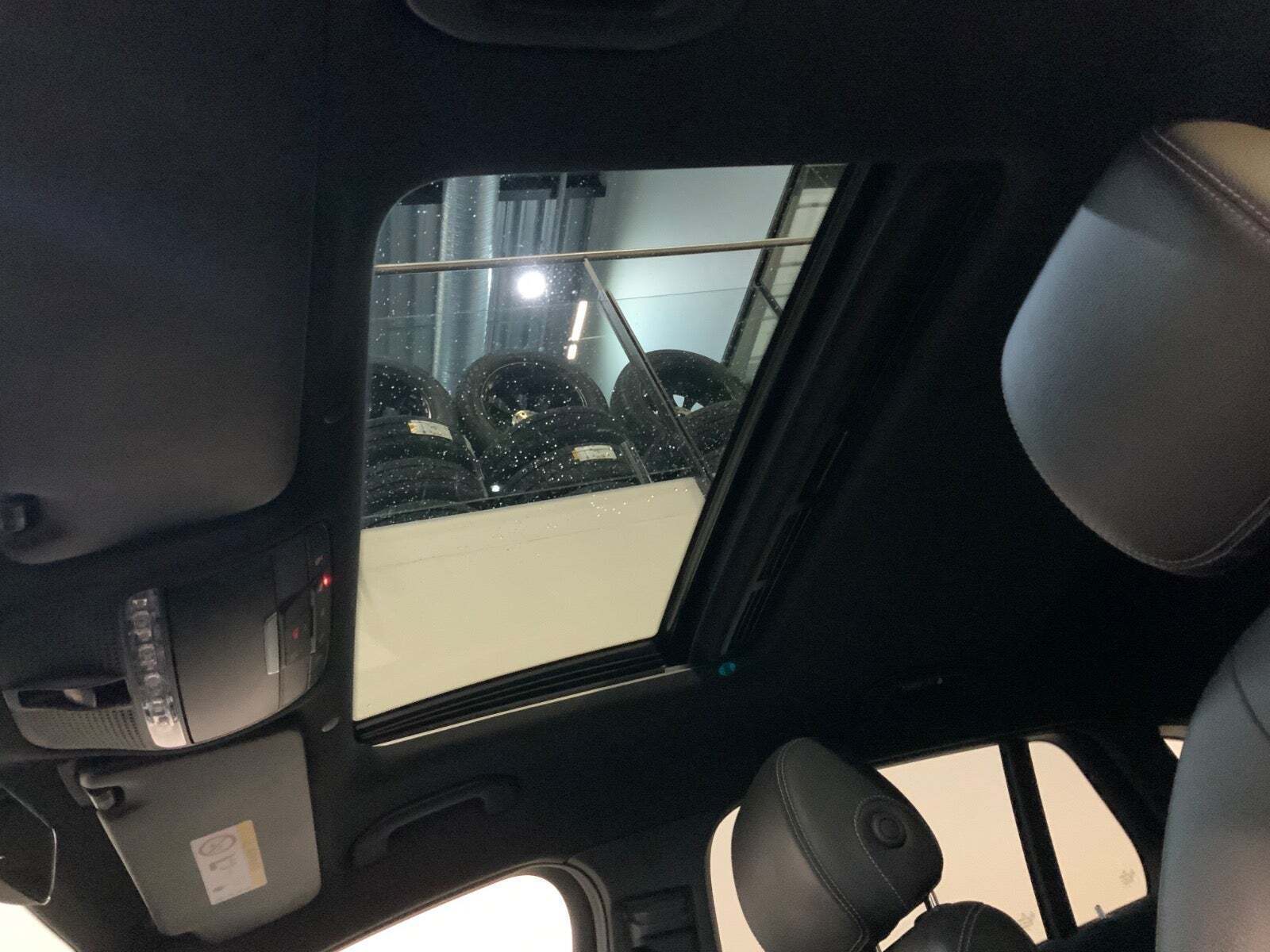 Sølv Mercedes EQC400 fra 2020