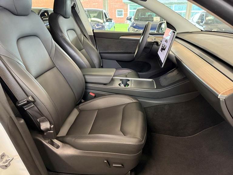 Tesla Model Y Long Range RWD