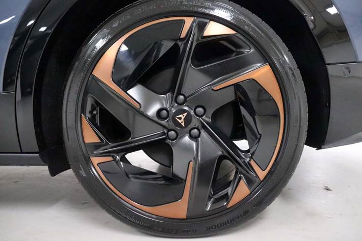 Blå Cupra Tavascan fra 2025