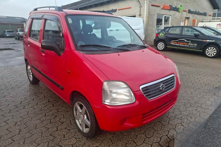 Rød Suzuki Wagon R+ fra 2002 set udefra