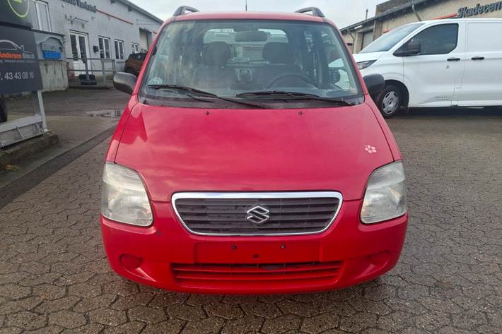 Rød Suzuki Wagon R+ fra 2002 set udefra