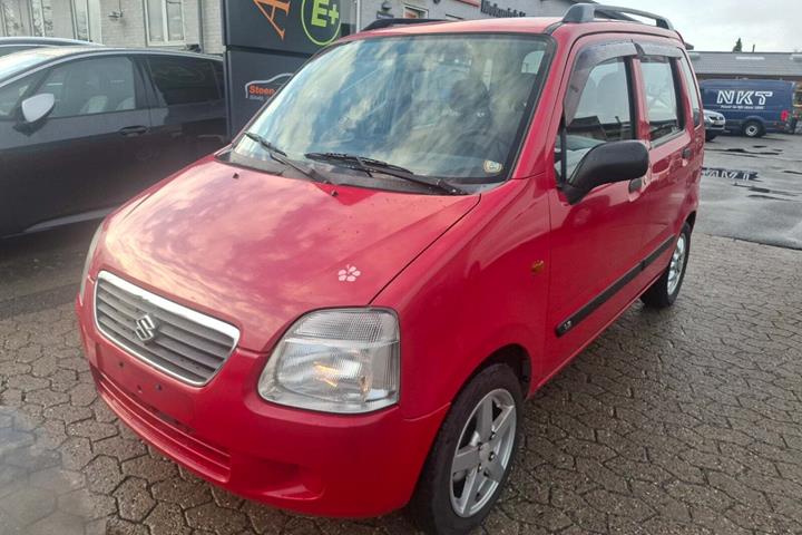 Rød Suzuki Wagon R+ fra 2002 set udefra