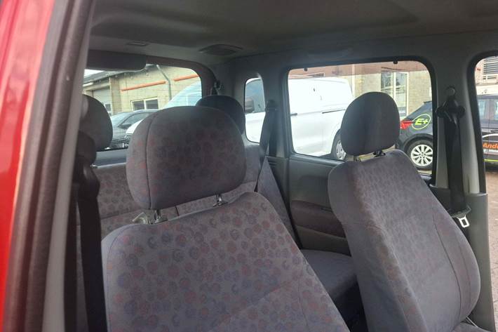 Rød Suzuki Wagon R+ fra 2002