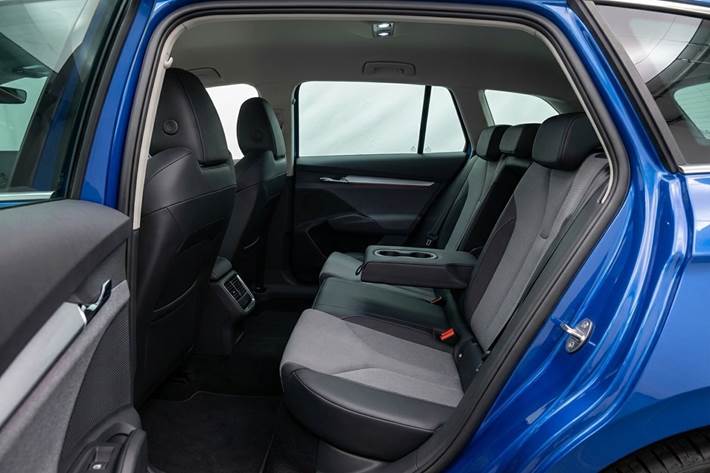 Blå Skoda Enyaq fra 2023