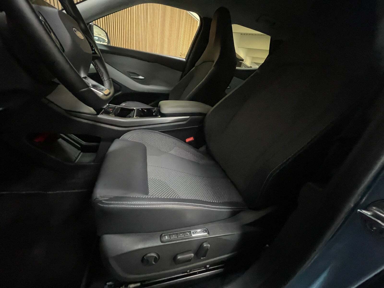 Ford Explorer 77 Select Extended Range