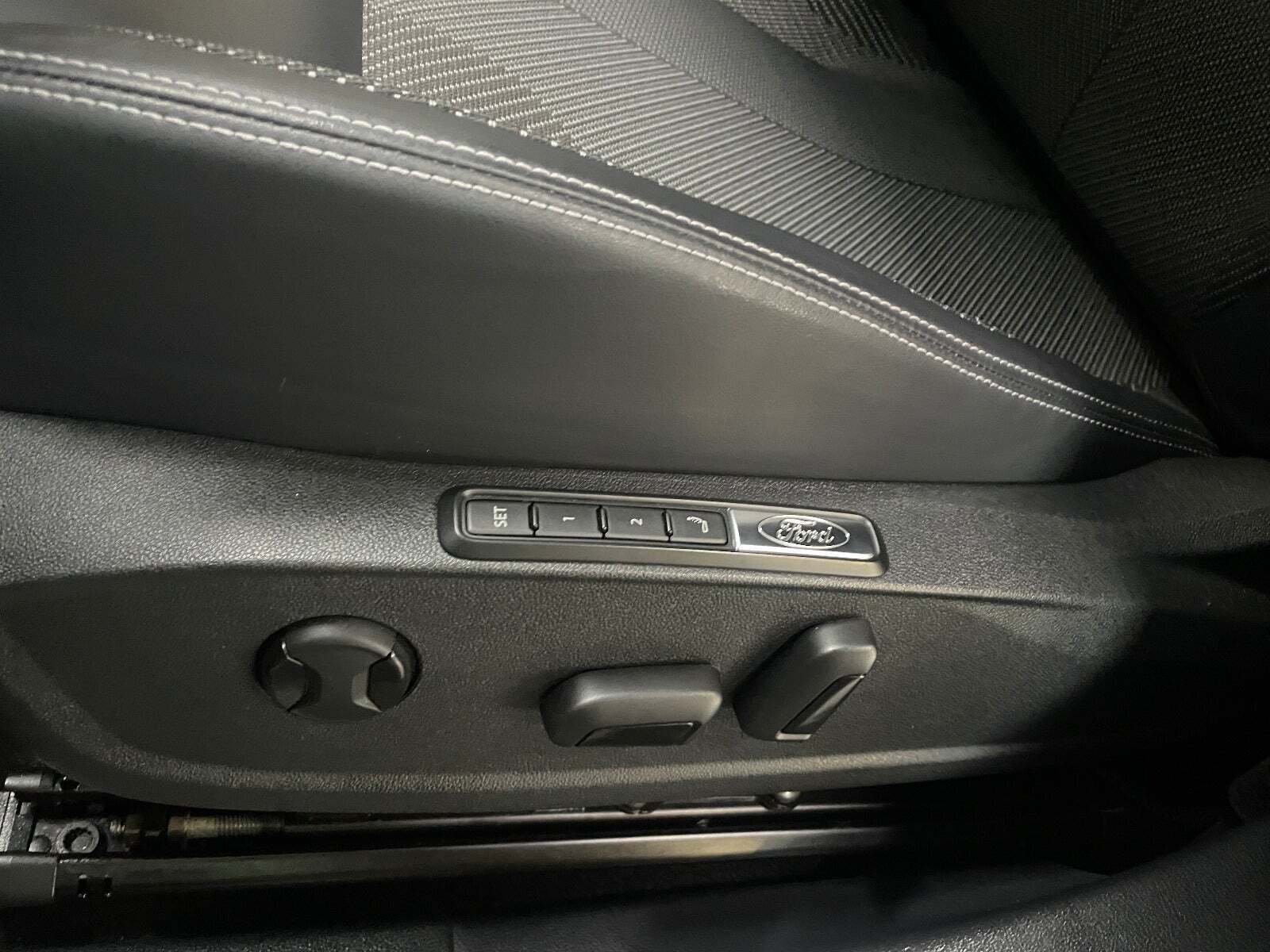 Blå Ford Explorer fra 2024