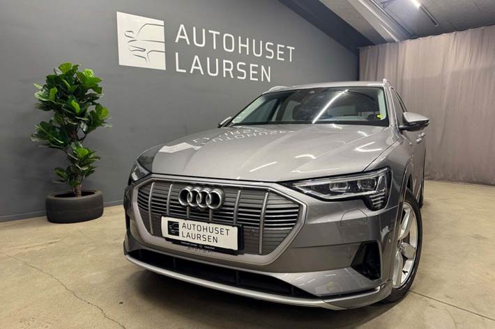 Grå Audi e-tron fra 2020