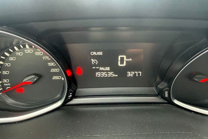 Brun Peugeot 308 fra 2014