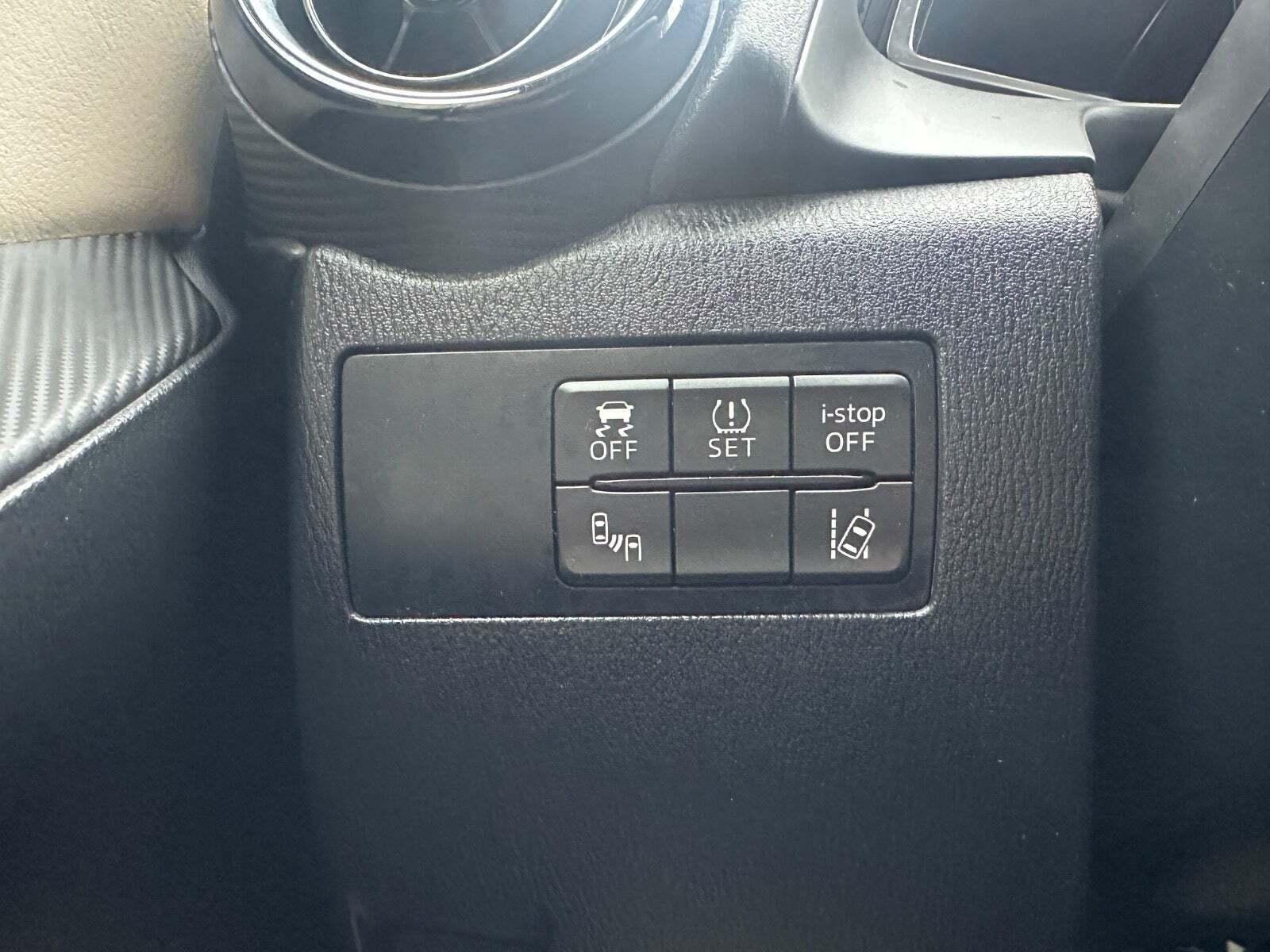 Sort Mazda 2 fra 2017