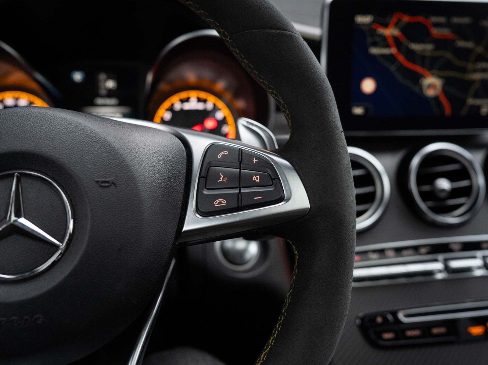 Sort Mercedes GLC63 fra 2018 set indefra
