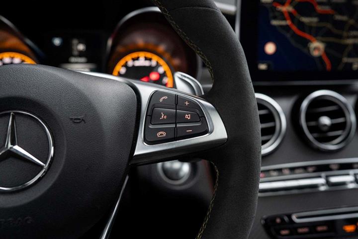Sort Mercedes GLC63 fra 2018 set indefra