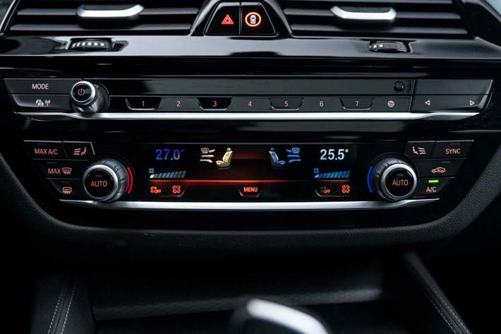 Sort BMW 530e fra 2023