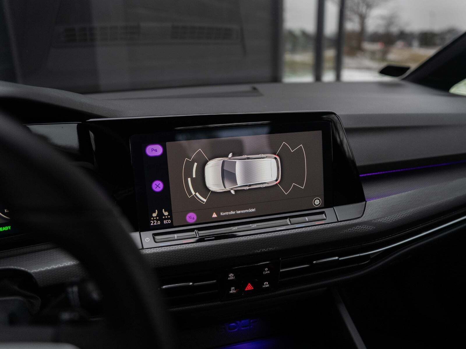 Grå VW Golf VIII fra 2022