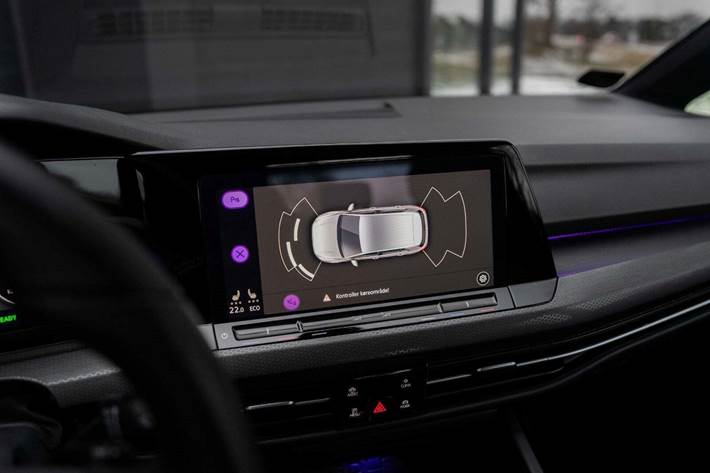 Grå VW Golf VIII fra 2022