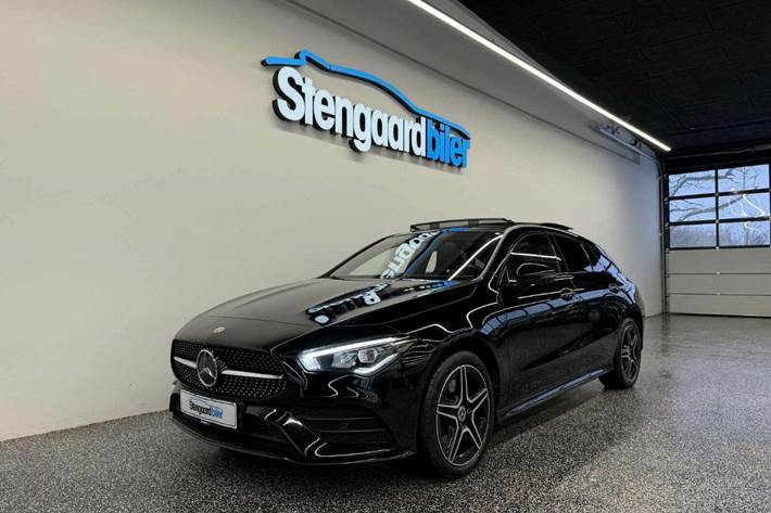 Sort Mercedes CLA250 e fra 2022 set udefra