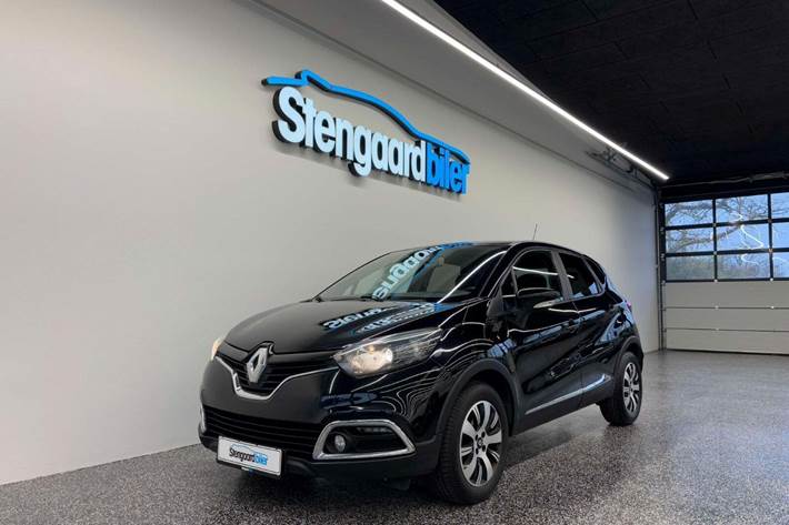 Sort Renault Captur fra 2017 set udefra