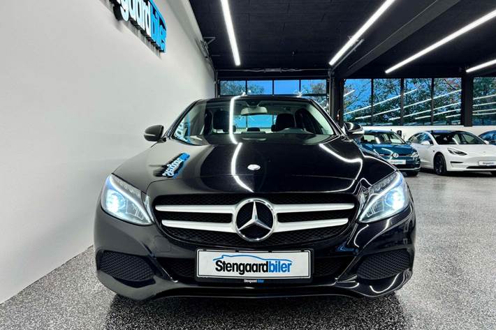Sort Mercedes C200 fra 2015