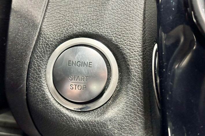 Sort Mercedes C200 fra 2015